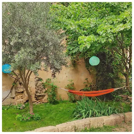 La Vigneronne Des Costieres *